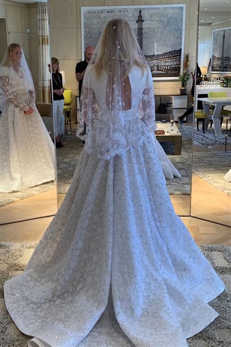 Sophie Turner : sa robe de mariée Louis Vuitton en 8 